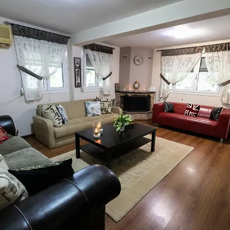 Family & Pet Friendly House Feriehus Tríkala